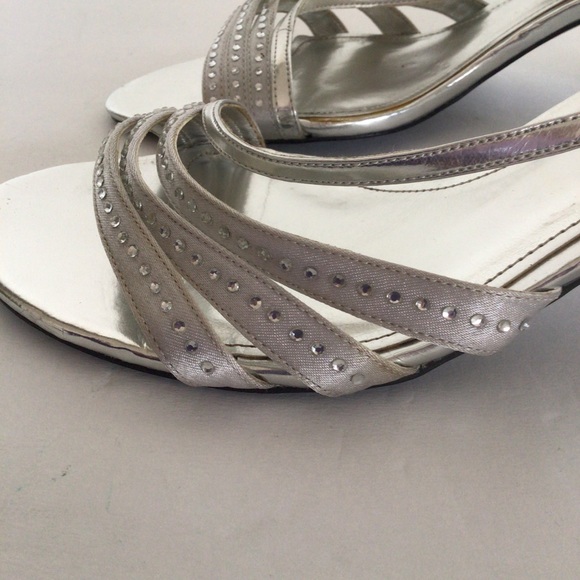 NINA METALLIC SILVER STRAPPY RHINESTONE HEELS SIZE 9 - Picture 7 of 14